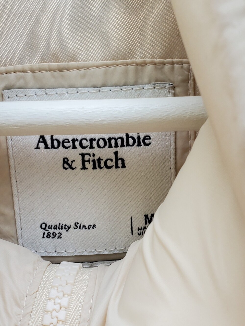 Abercrombie and Fitch Oversized Quilted Puffer Vest Jacket Size M - Picture 4 of 5